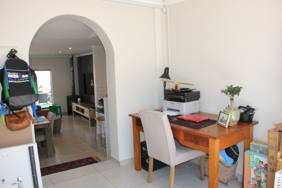 To Let 3 Bedroom Property for Rent in Heldervue Western Cape